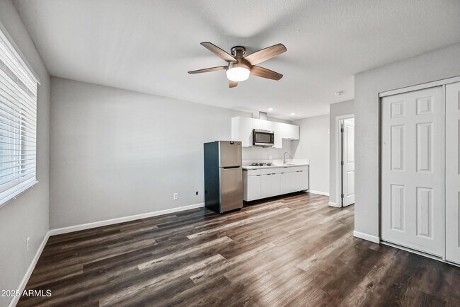 Building Photo - 3025 N 32nd St