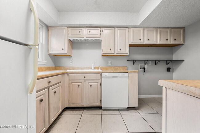 Building Photo - 303 Kettering Terrace