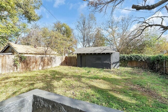 Building Photo - 244 S Volutsia Ave