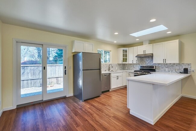 Building Photo - Newer Construction 2 Bedroom 2 Bath Home 2...