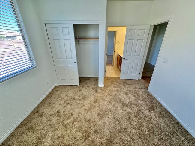 Building Photo - BEAUTIFUL 4 BEDROOM HOME IN GUARD GATED CO...