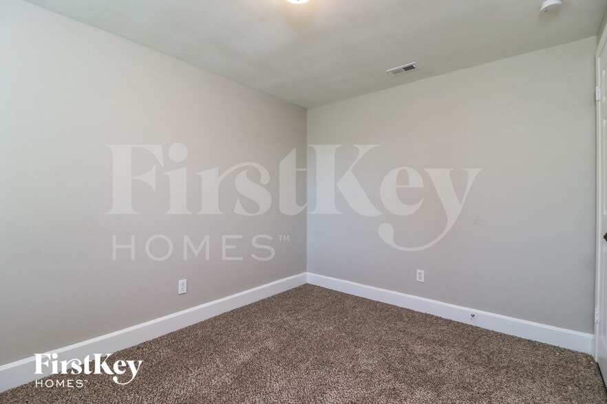 Building Photo - 7910 Woodgrove Cir