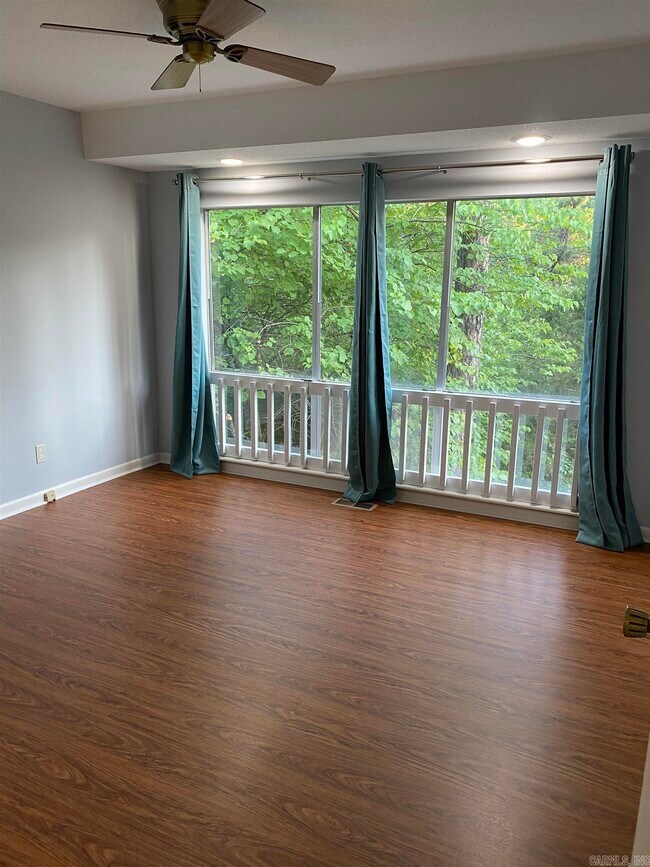 Building Photo - 10883 Bainbridge Dr