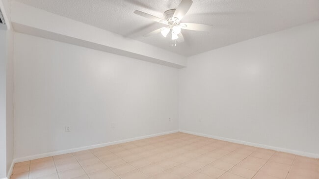 Building Photo - 121 1st Ln
