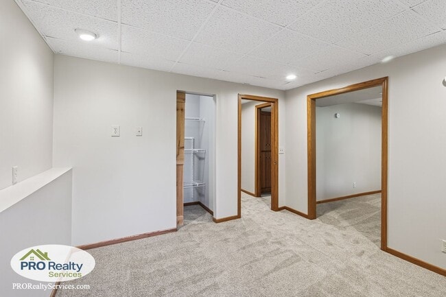 Building Photo - 4 Bedroom Home in Maple Grove