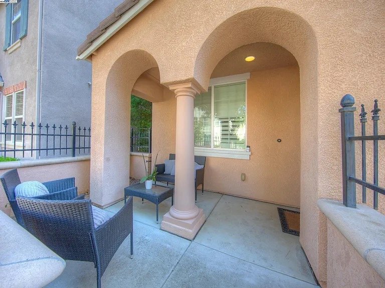 Building Photo - 2168 Wellington Dr