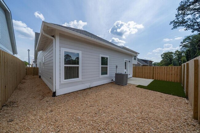 Building Photo - One Level Home with Garage and Fenced Back...