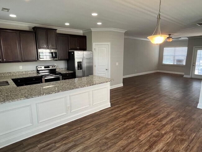 Building Photo - Rare 3 Bedroom townhome between Harrisburg...