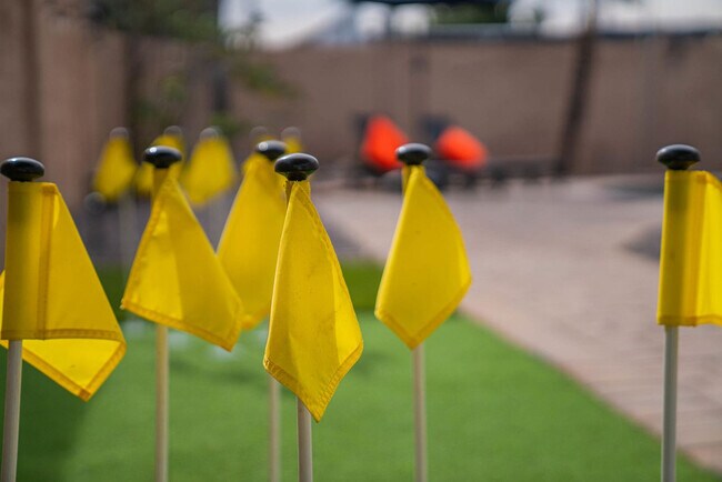 Building Photo - 6411 E Thunderbird Rd