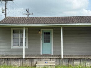 Building Photo - Cozy country home