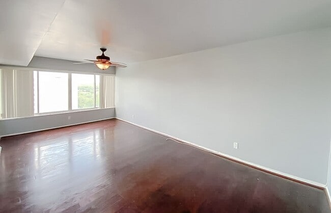 Building Photo - Beautiful 1 Bed 1 Bath Condo In Pavilion O...