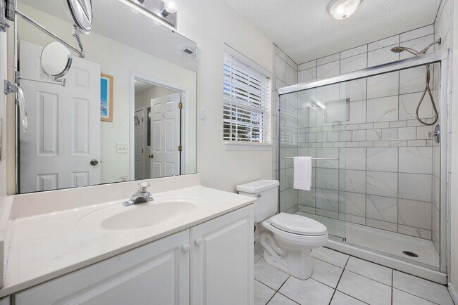 Building Photo - 111A S Yaupon Dr