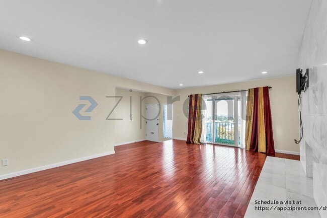 Building Photo - 341 Malcolm Ave