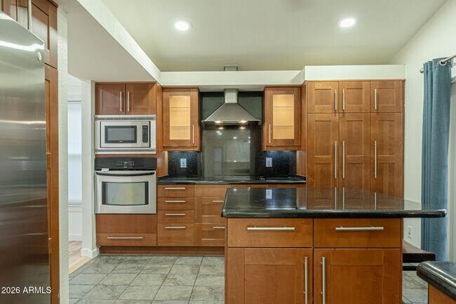 Building Photo - 5625 E Tierra Buena Ln