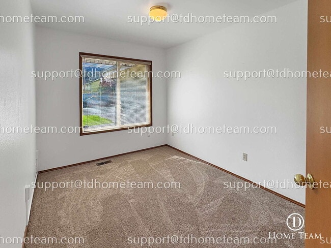 Building Photo - 1447 33rd St SE