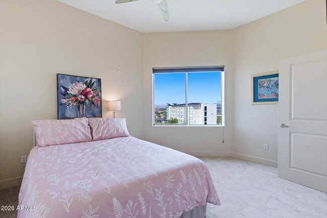 Building Photo - 945 E Playa Del Norte Dr