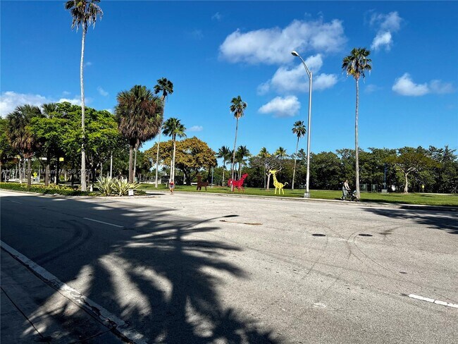 Building Photo - 2951 S Bayshore Dr