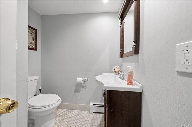 Building Photo - 1 Andrew Ct