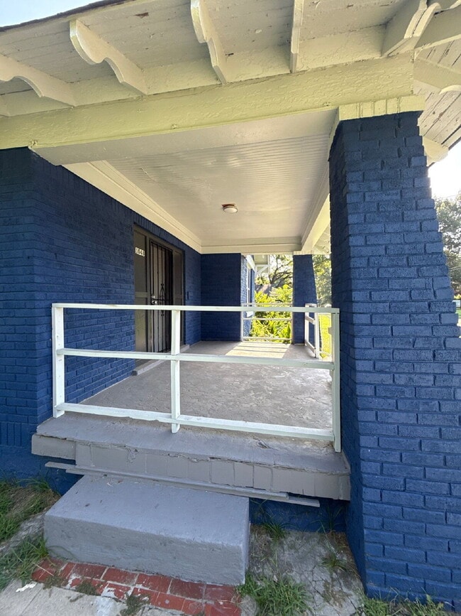 Building Photo - Affordable Co-Living Units (1–4 Rooms Available) Near Central Memphis