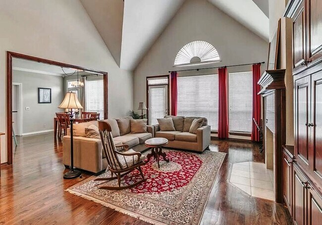 Building Photo - Executive Living in Norman complete with N...