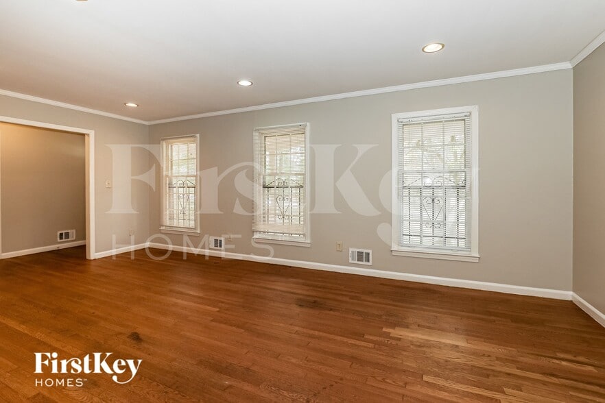 Building Photo - 3605 Carriage Way