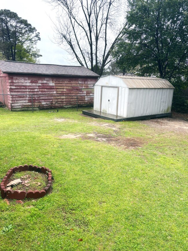 Building Photo - 82 Oliver Dr