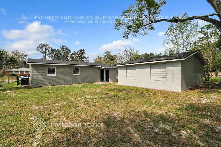 Building Photo - 9557 Priory Ave