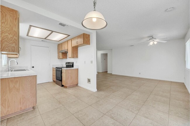 Building Photo - 15 Sunborg Ct