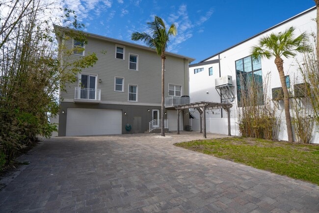 Building Photo - 1205 Gulf Way