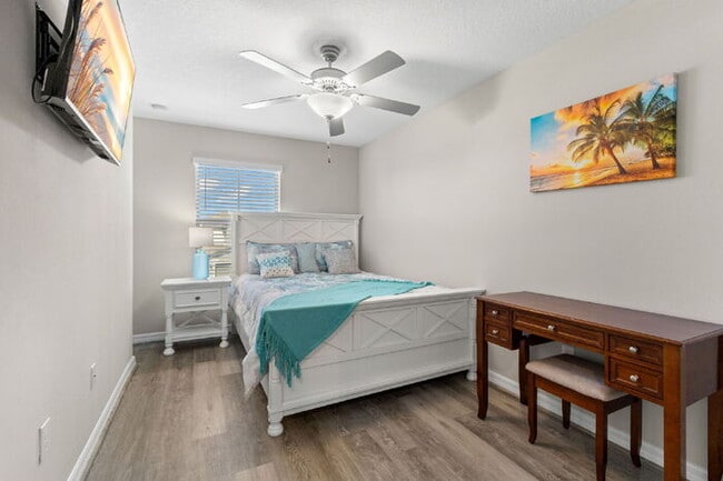 Building Photo - NEWLY UPGRADED Town Home For Rent in Touchstone!