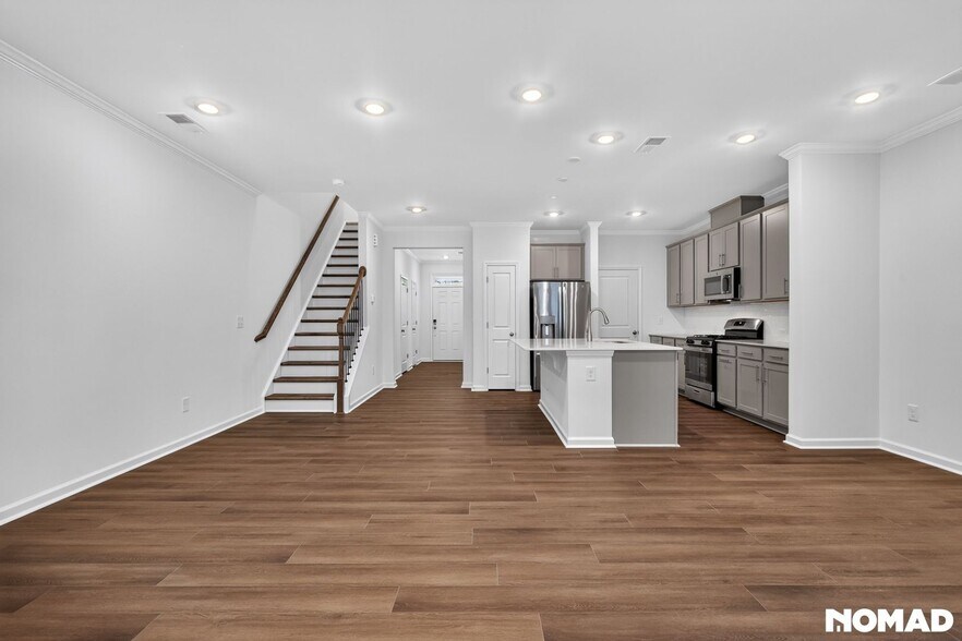 Building Photo - 104 Tree Moss Ct