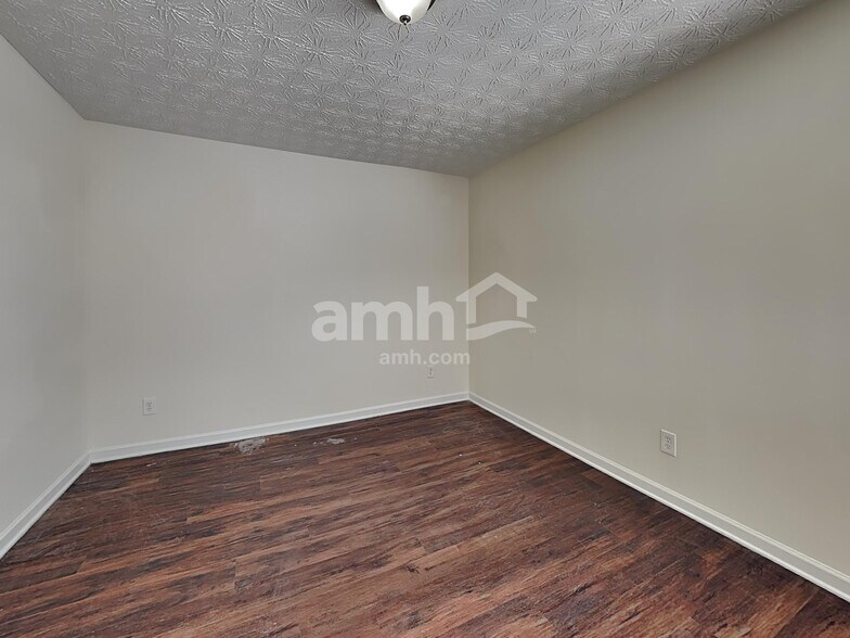 Building Photo - 104 Arbor Creek Way