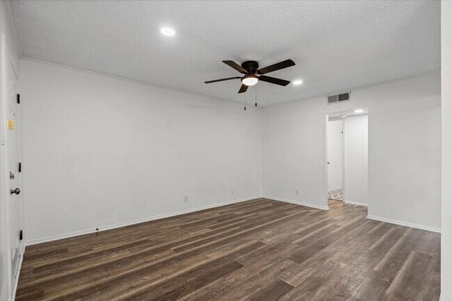 Building Photo - 3415 Willowrun Dr