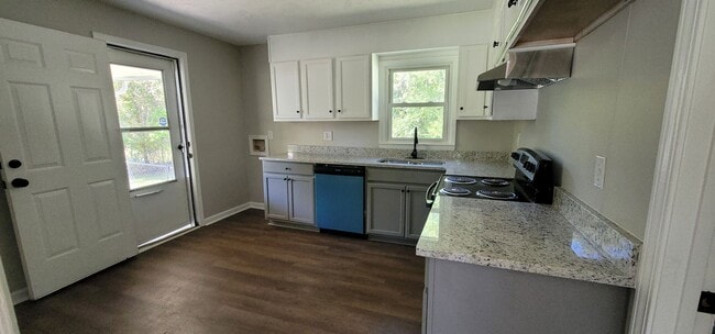 Building Photo - Newly Remodeled Brick Home.