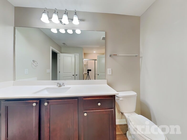 Building Photo - 2137 Hudson Dr