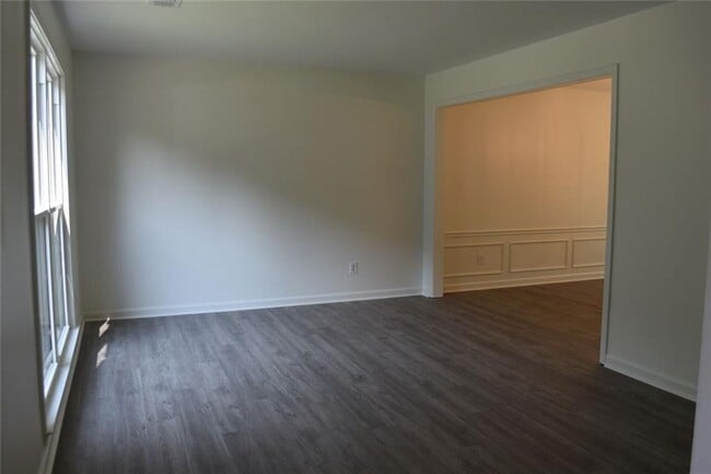Building Photo - 10680 Glenbarr Dr
