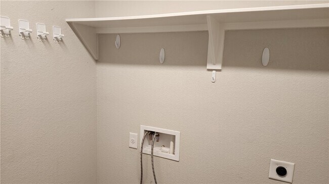 Building Photo - 2006 Theresa Dr