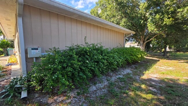 Building Photo - 207 SW Statler Ave