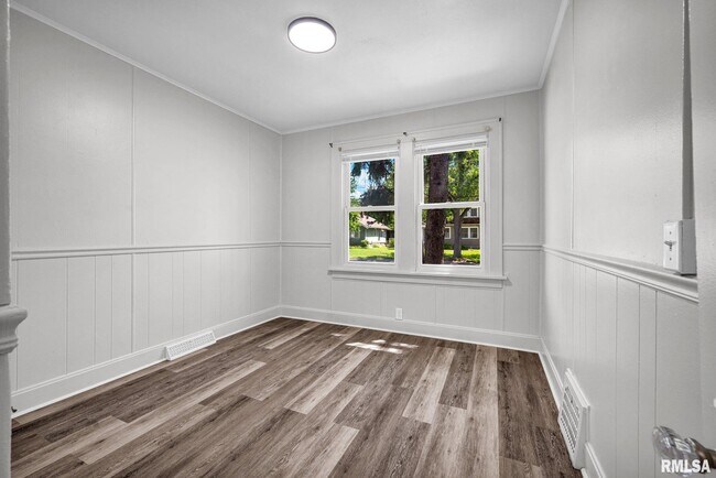 Building Photo - 1413 W Gilbert Ave