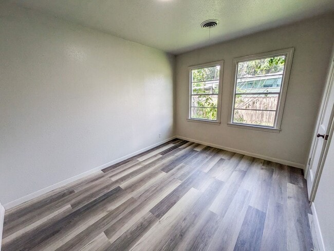Building Photo - 203 Camellia Ave