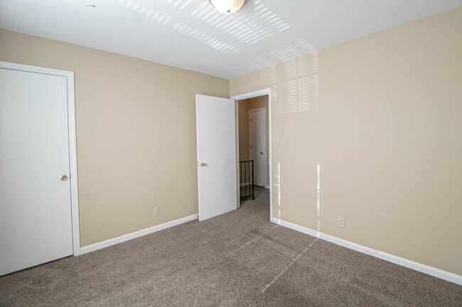 Building Photo - 363 Peabody Dr