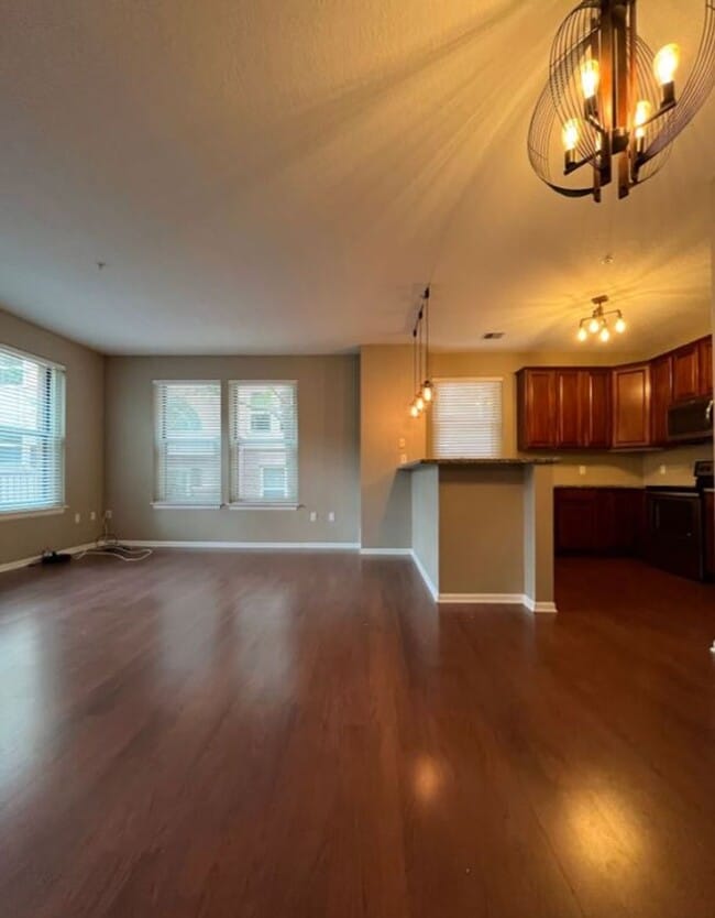 Building Photo - Stylish North Loop Living for $3,499/month...