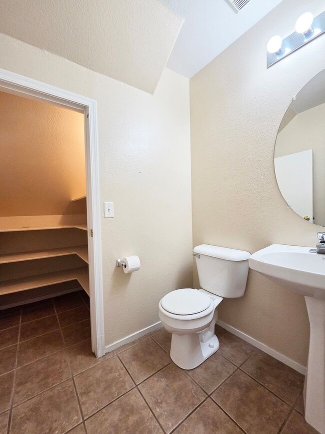 Building Photo - 3 Bed + Loft | 2.5 Bath | 1,946 SF