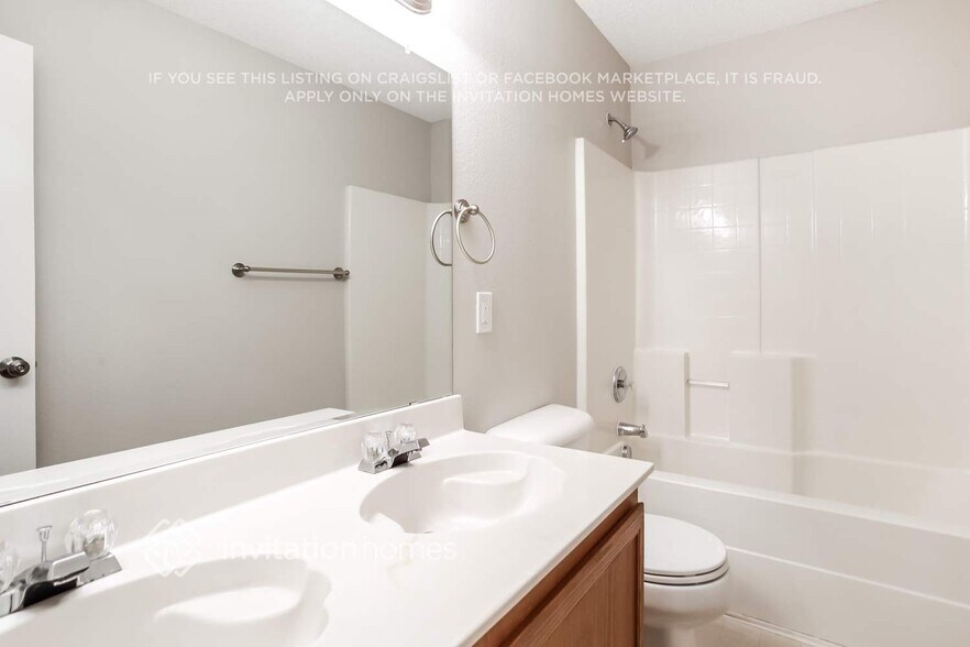Building Photo - 1829 Lariat Dr
