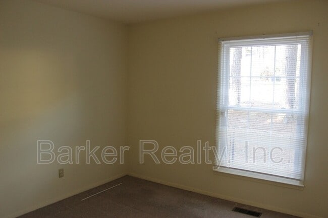 Building Photo - 405 Killington Dr