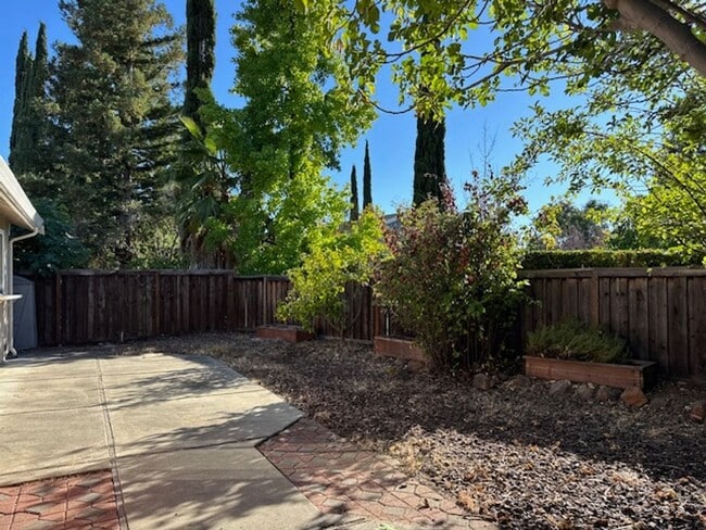 Building Photo - Single level 3 bedroom home in Northgate c...