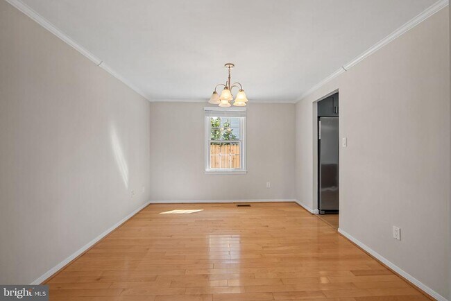 Building Photo - 3301 Fallowfield Dr