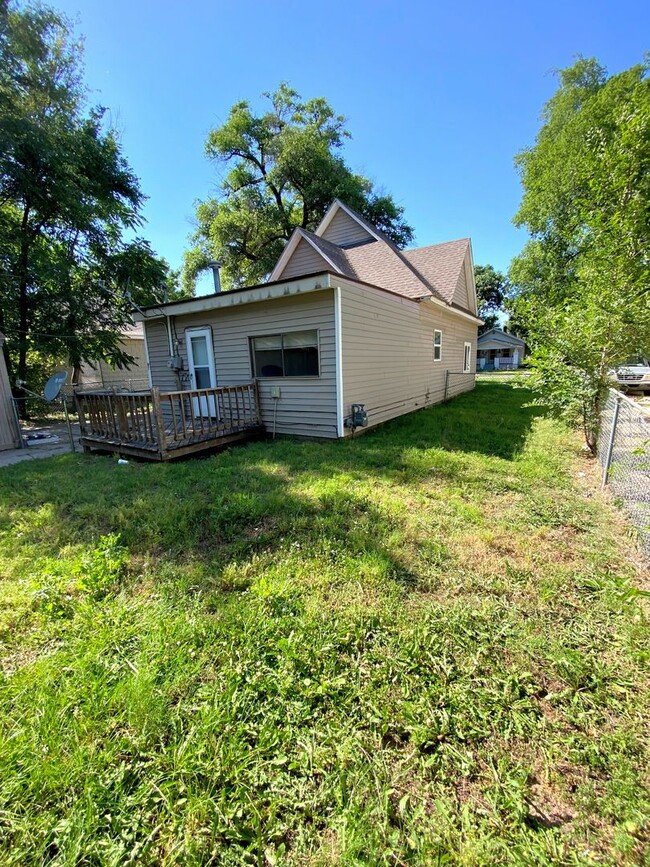 Building Photo - 3 Bed 1 Bath Home with Garage