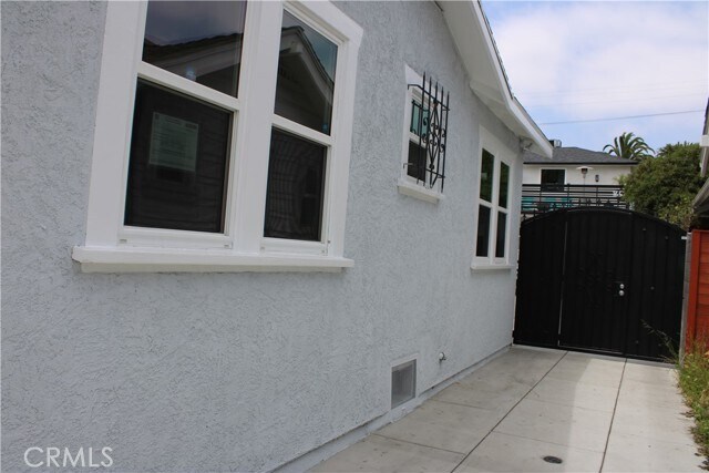 Building Photo - 1655 W 39th St