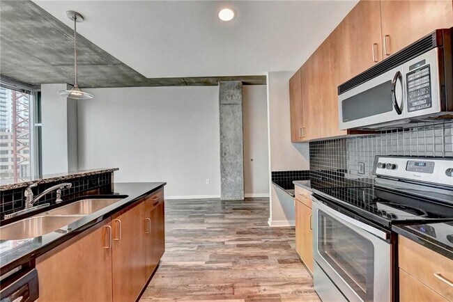 Building Photo - 923 Peachtree St NE